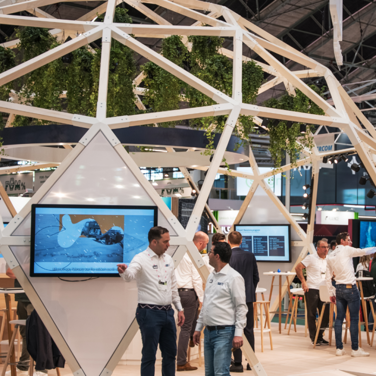 Modular trade show booth with geodesic dome frame built by Dutch Innovation Systems